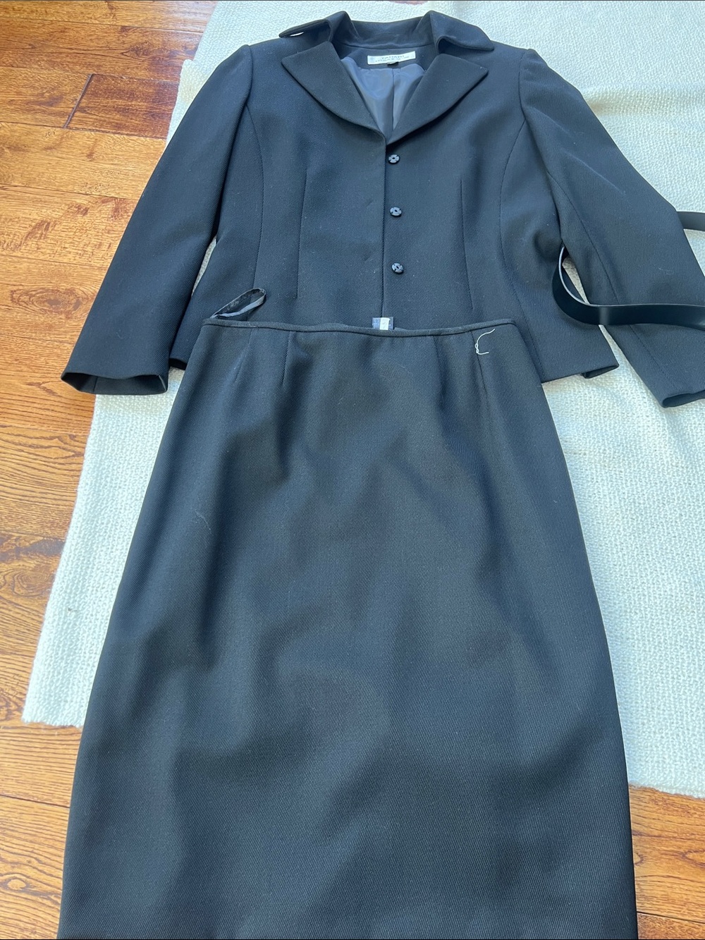 Tahari Black Women's Tailored Blazer and Skirt